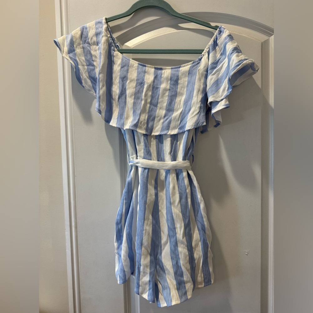 Main strip Off Shoulder romper